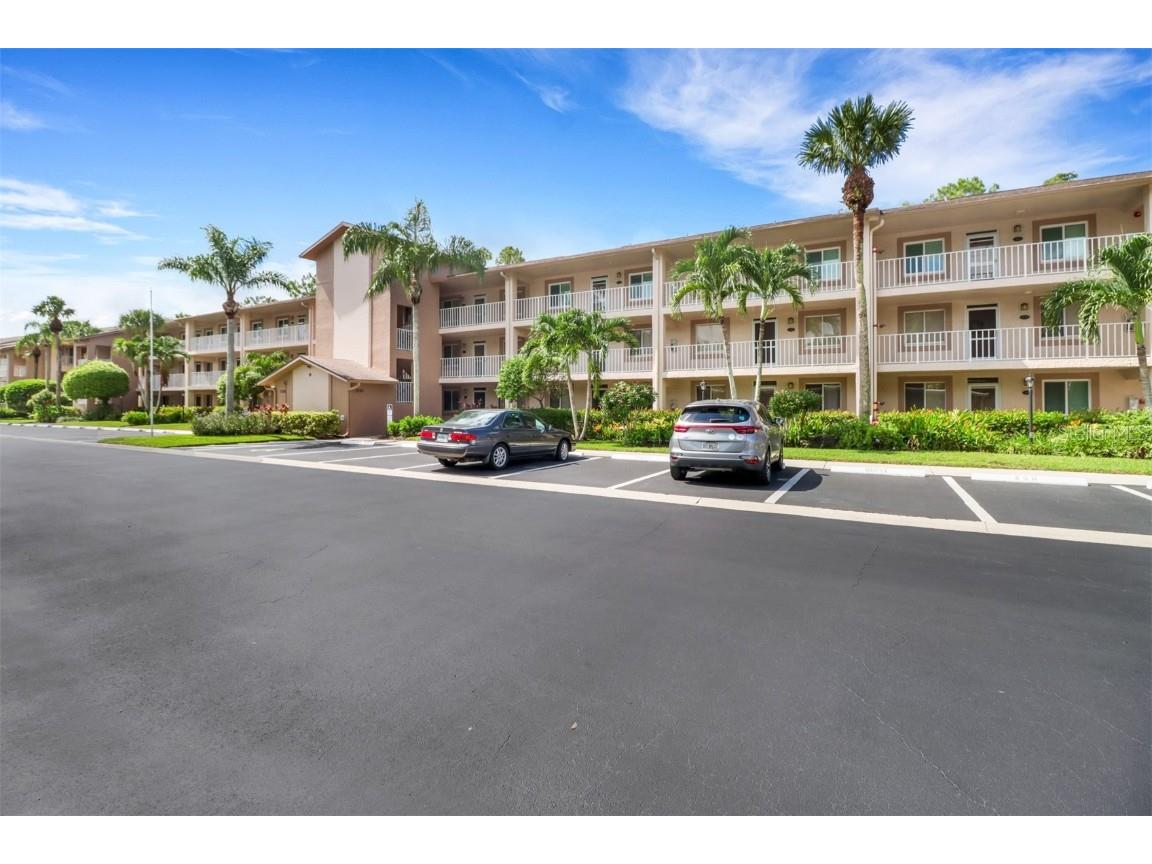 7320 Glenmoor Lane #2106 Naples FL 34104 L4946212 image1