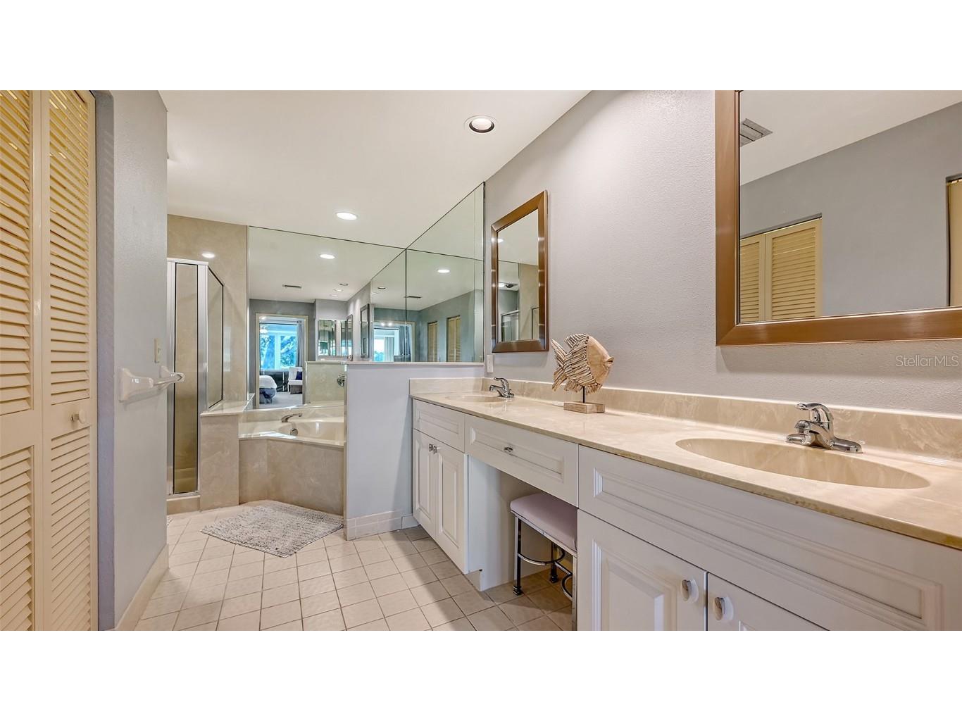 7320 Golf Pointe Circle Sarasota FL 34243 A4666761 image34