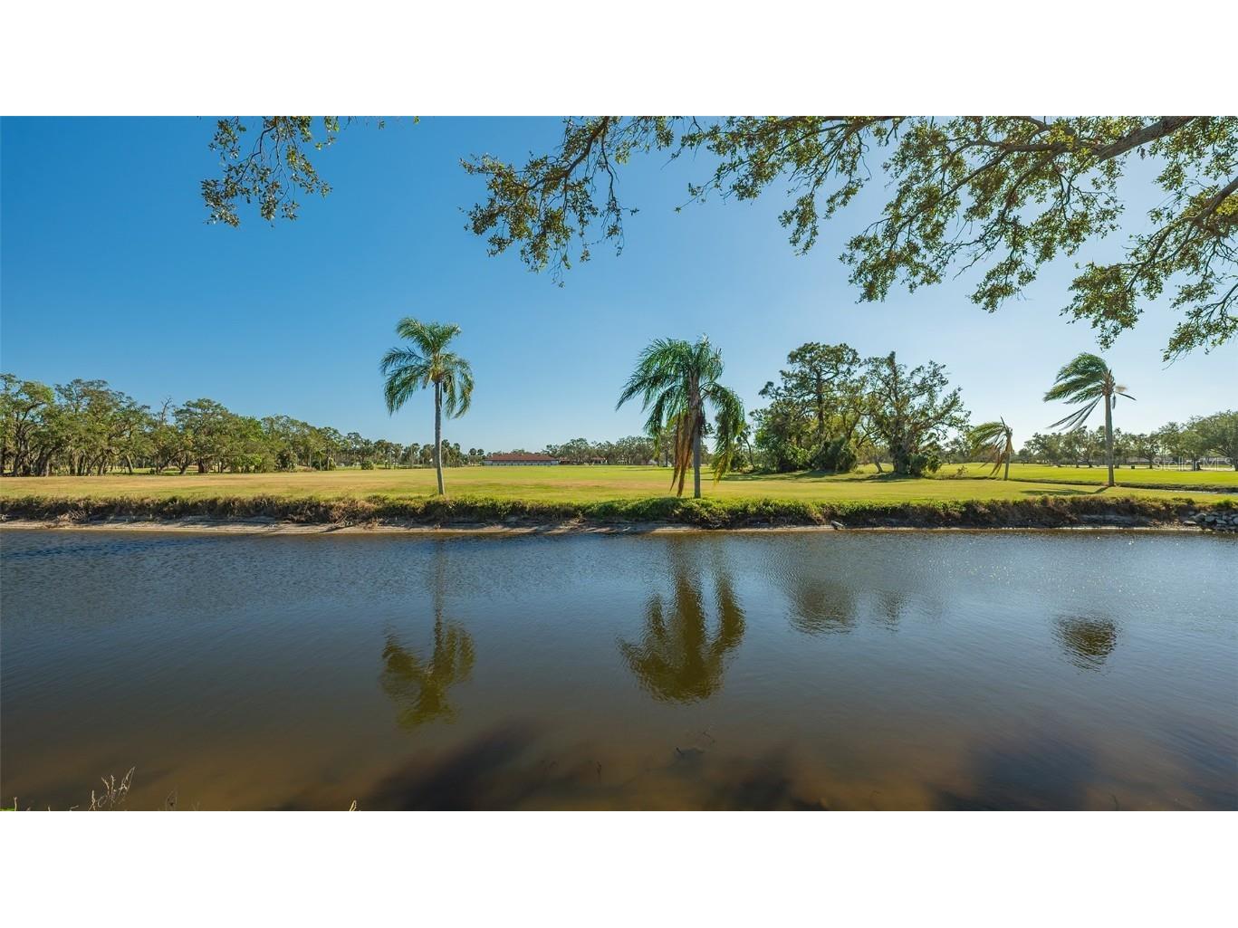 7320 Golf Pointe Circle Sarasota FL 34243 A4666761 image48