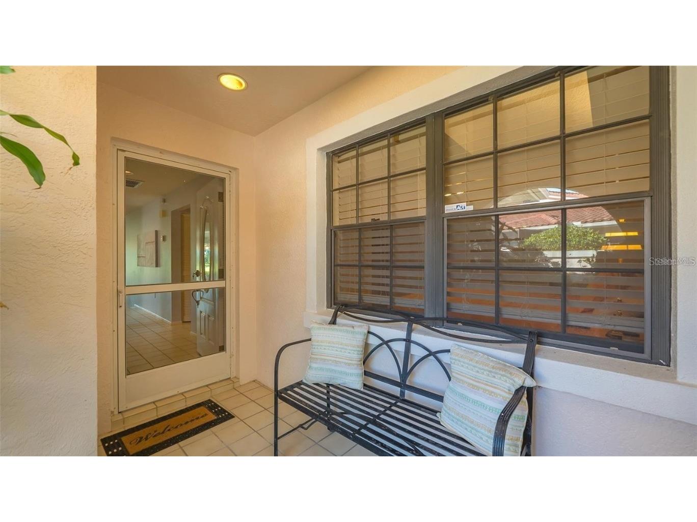 7320 Golf Pointe Circle Sarasota FL 34243 A4673534 image3