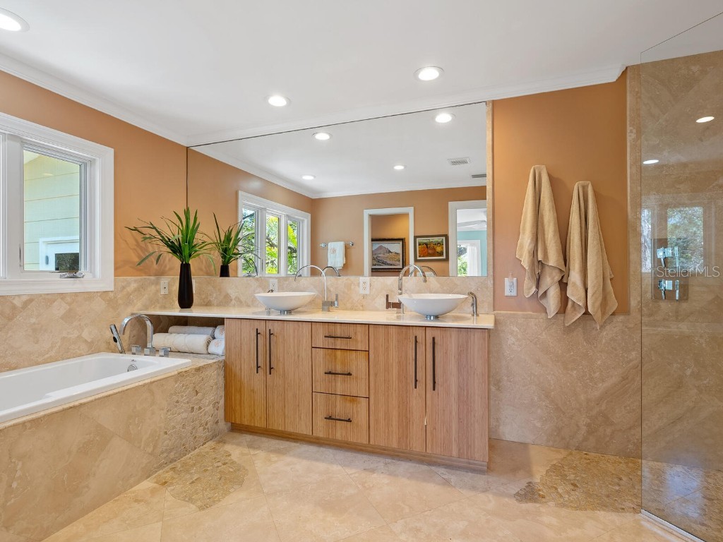 7320 Melaleuca Way Siesta Key FL 34242 - HERON LAGOON A4652512 image33