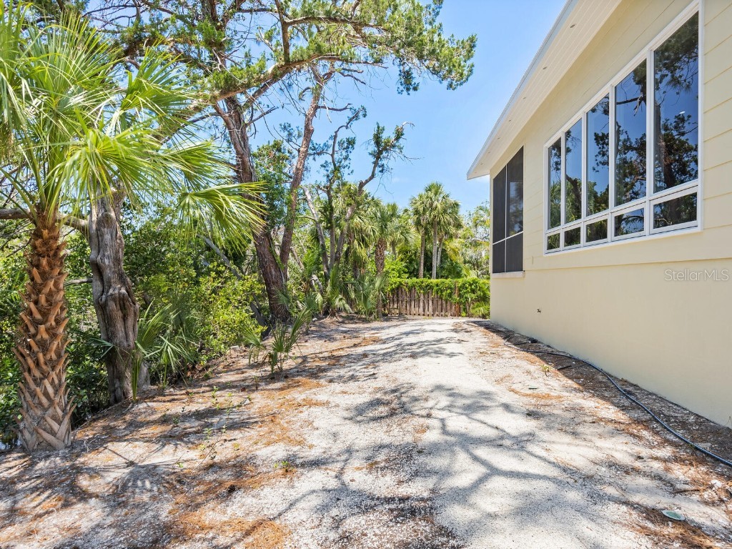 7320 Melaleuca Way Siesta Key FL 34242 - HERON LAGOON A4652512 image58