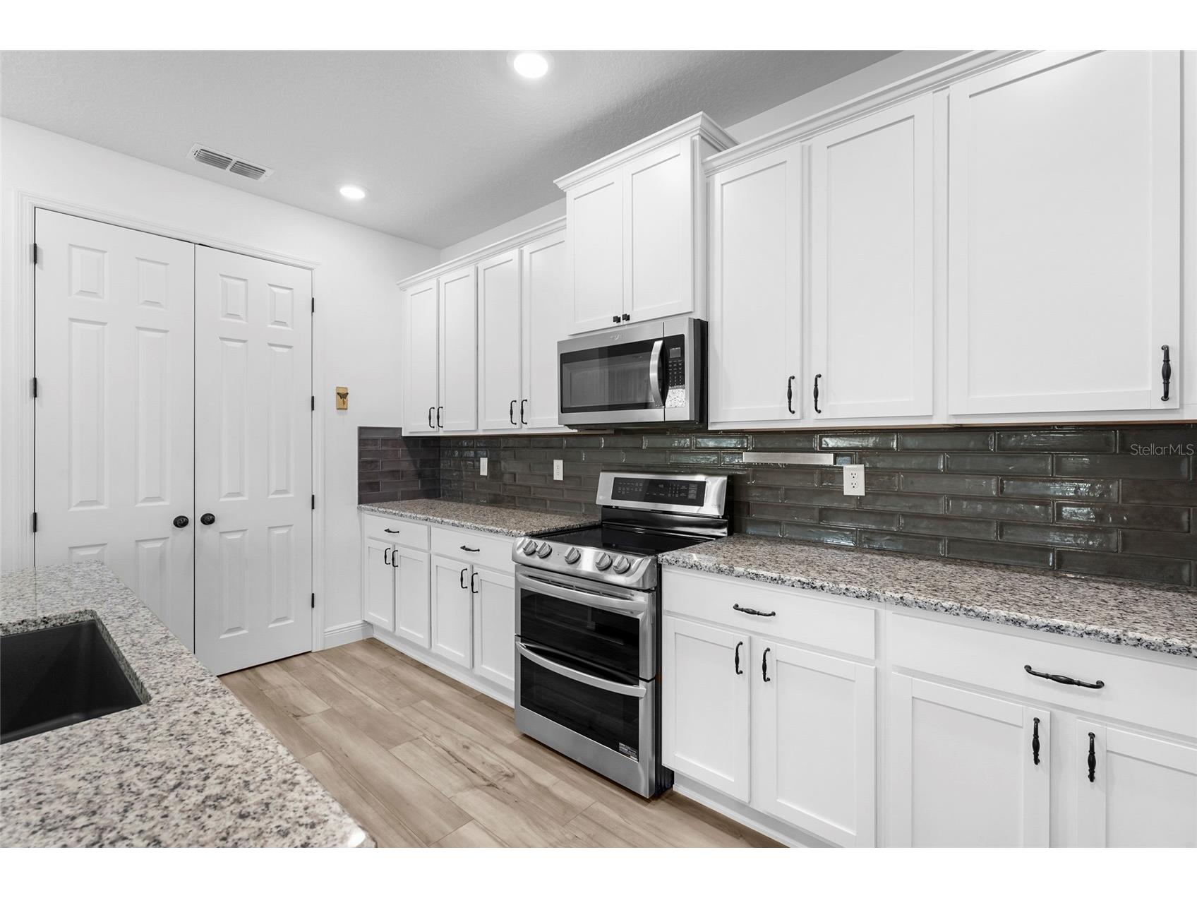 7322 34th Court E Sarasota FL 34243 A4677158 image21