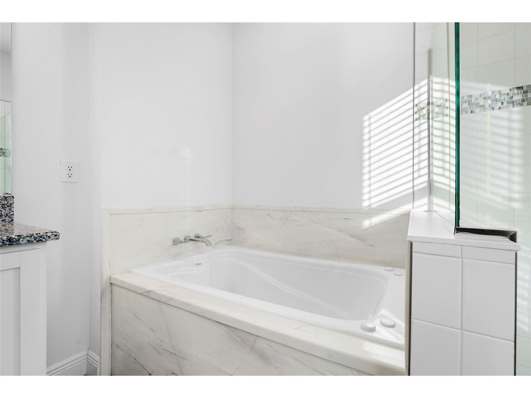 7322 34th Court E Sarasota FL 34243 A4677158 image26