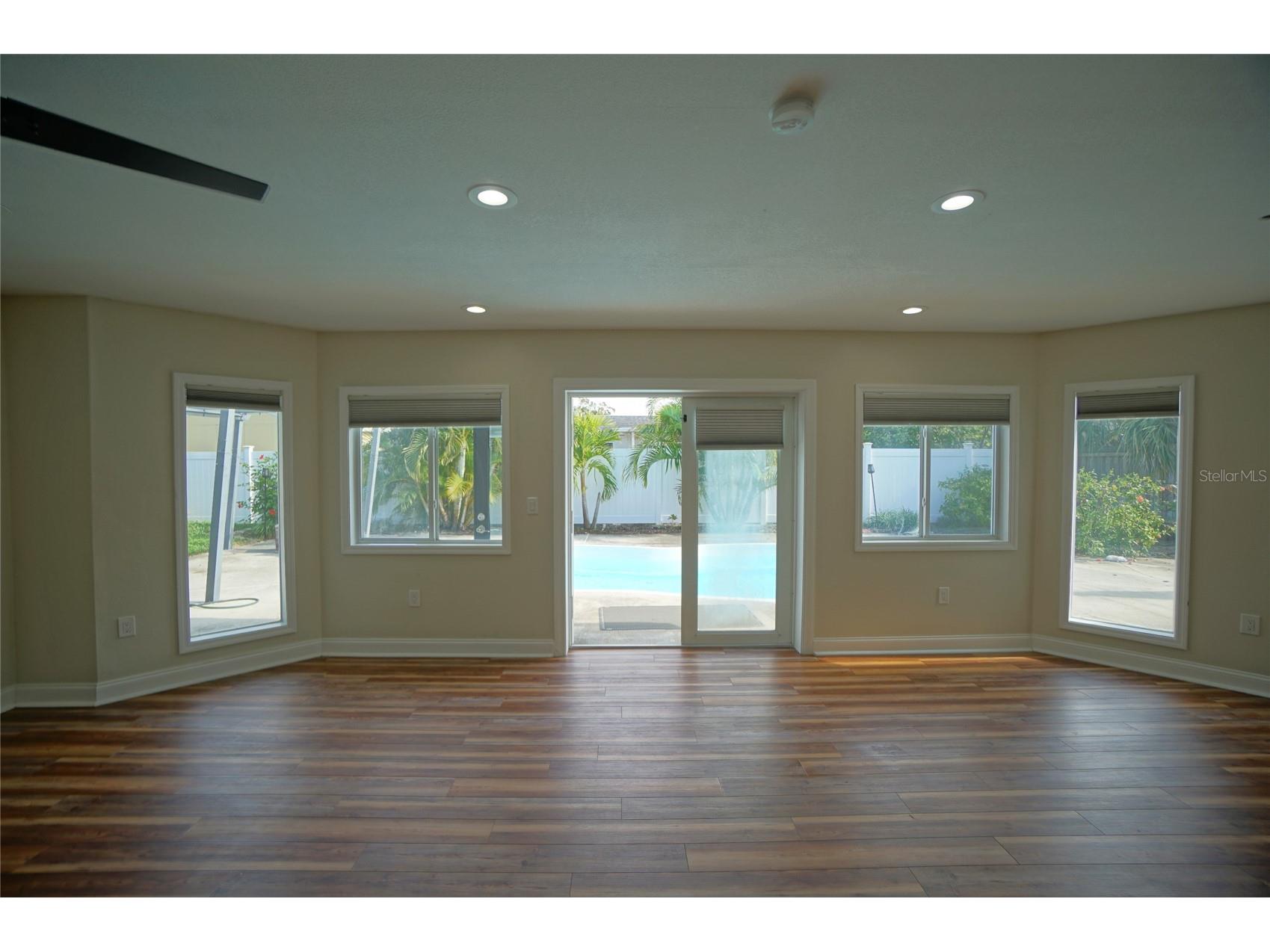 7325 10th Street N Saint Petersburg FL 33702 TB8493267 image10
