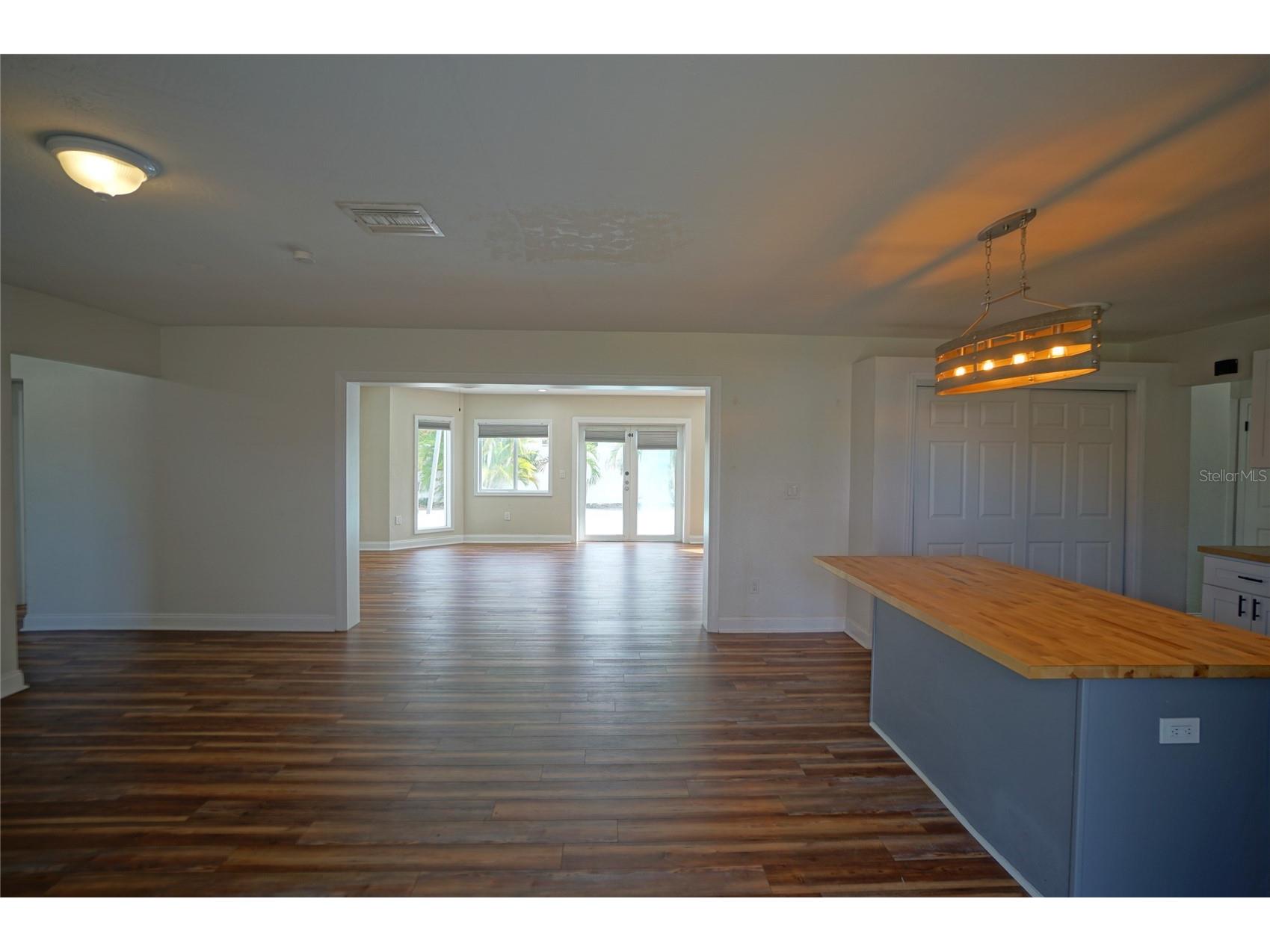 7325 10th Street N Saint Petersburg FL 33702 TB8493267 image11