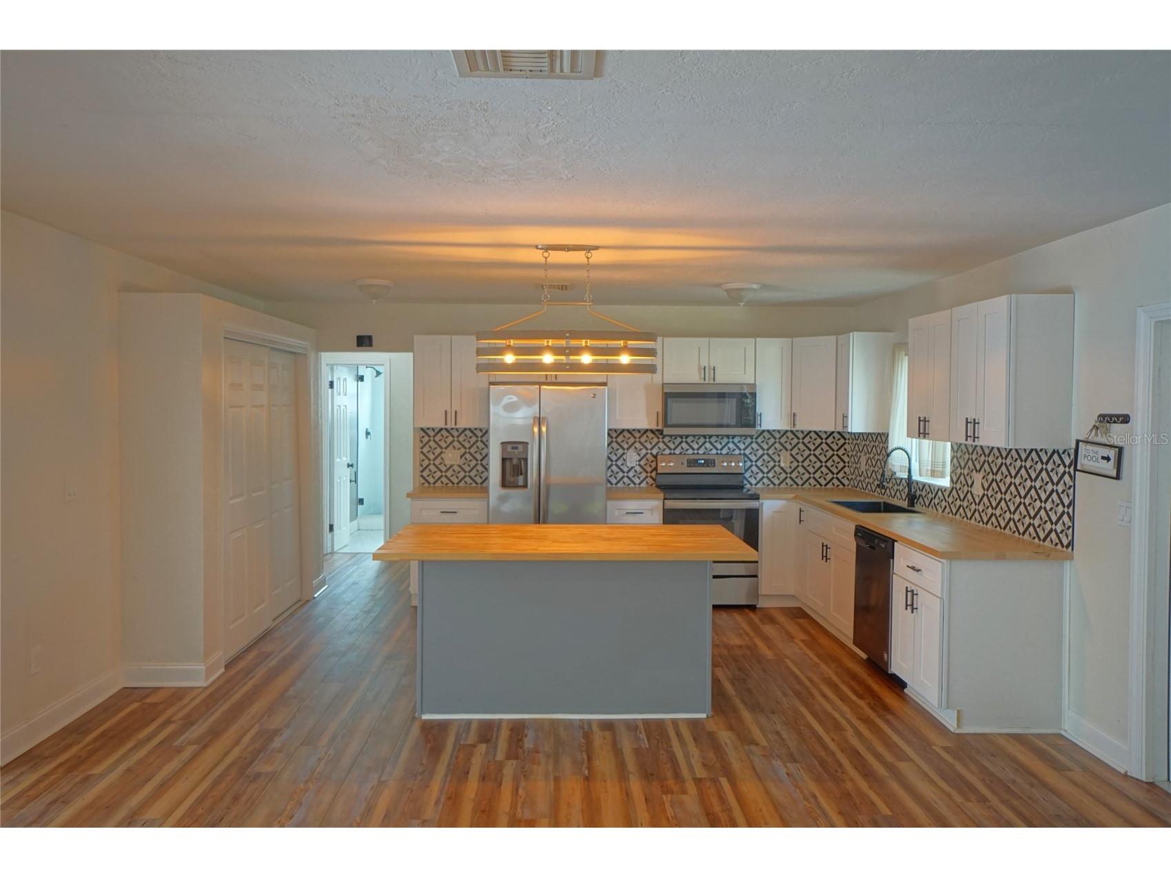 7325 10th Street N Saint Petersburg FL 33702 TB8493267 image12