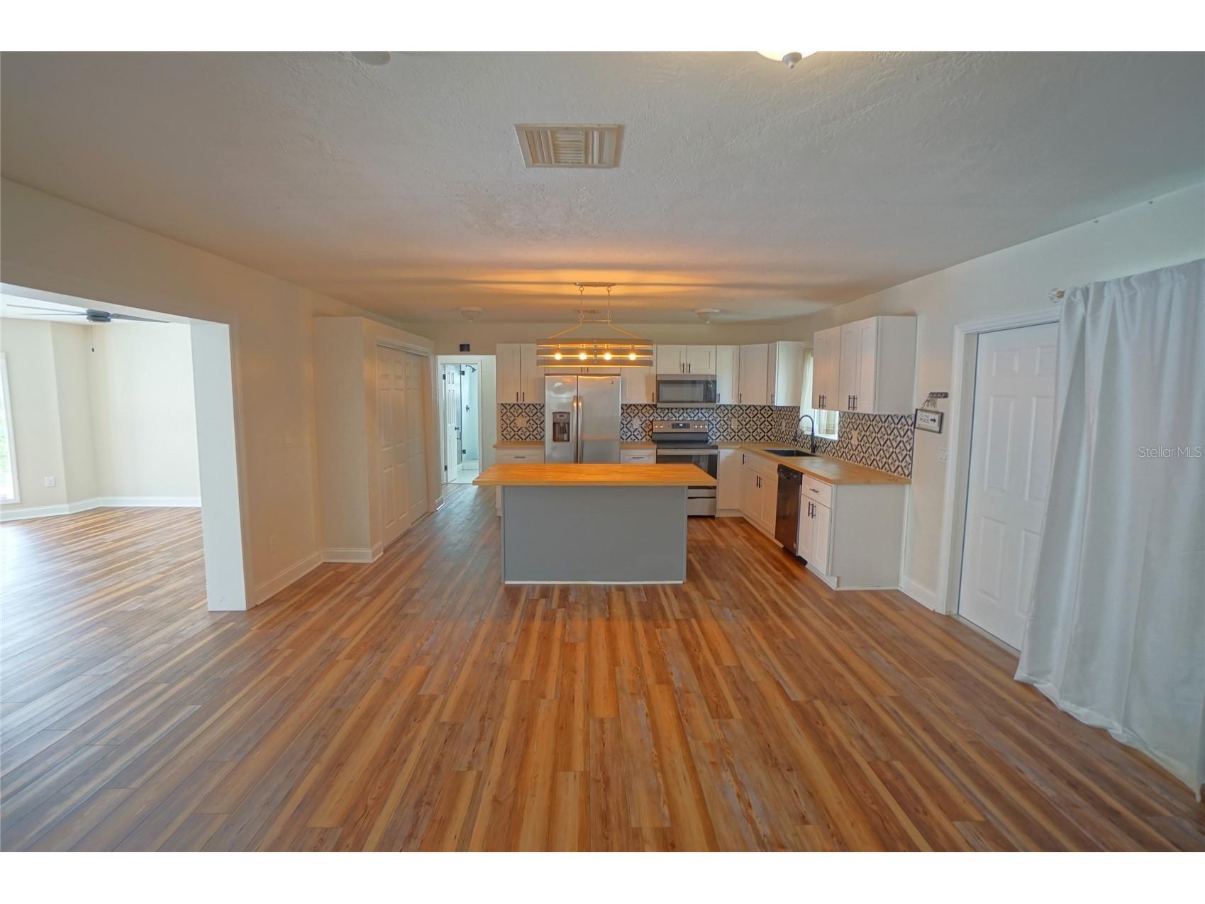 7325 10th Street N Saint Petersburg FL 33702 TB8493267 image13