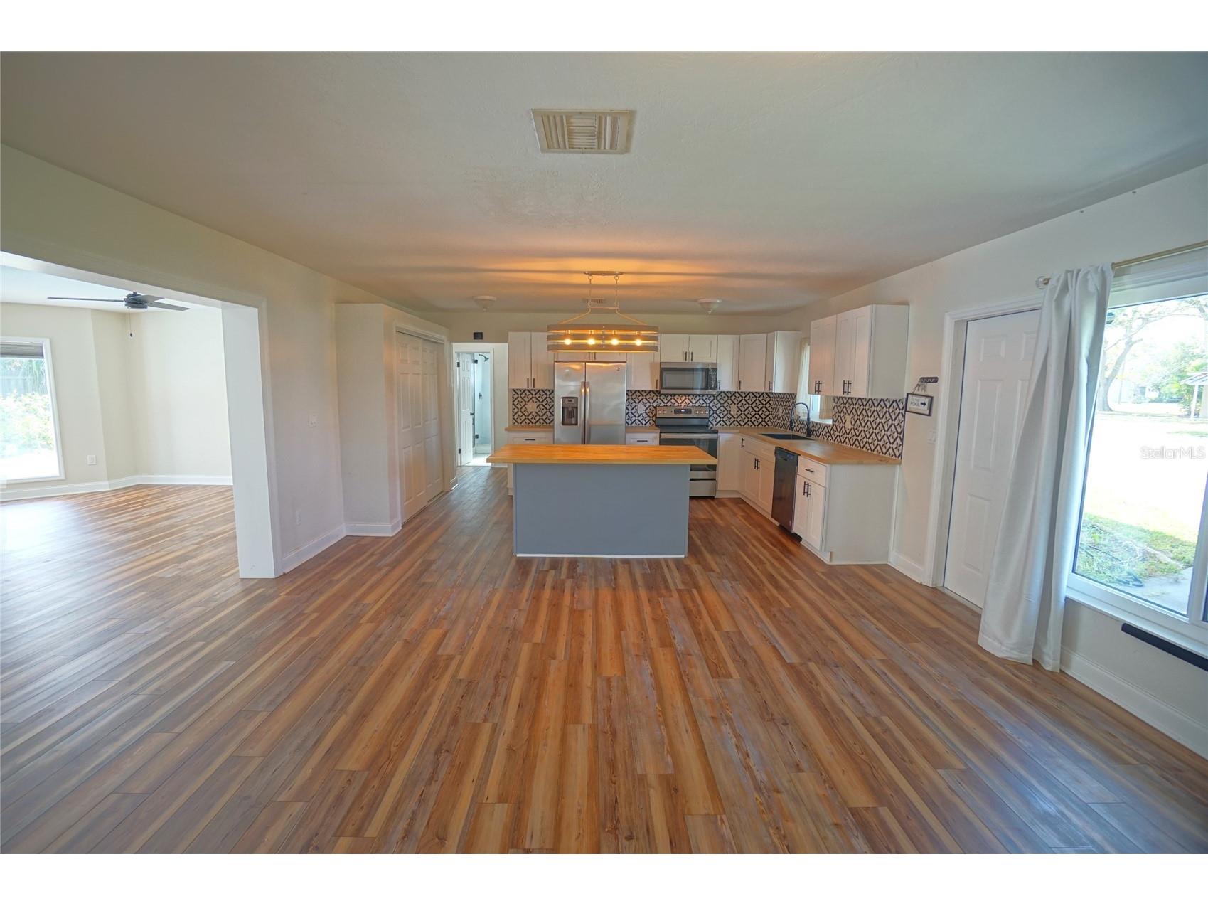 7325 10th Street N Saint Petersburg FL 33702 TB8493267 image21