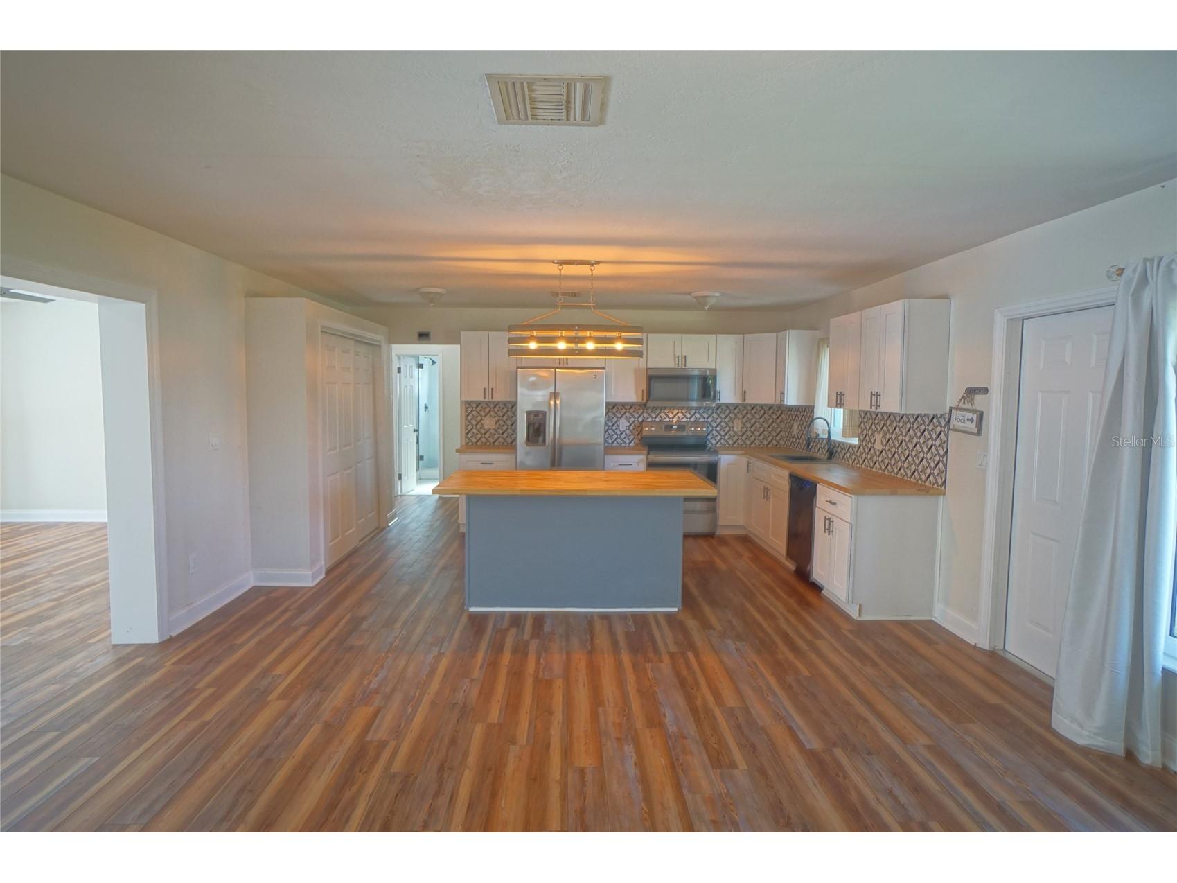 7325 10th Street N Saint Petersburg FL 33702 TB8493267 image22