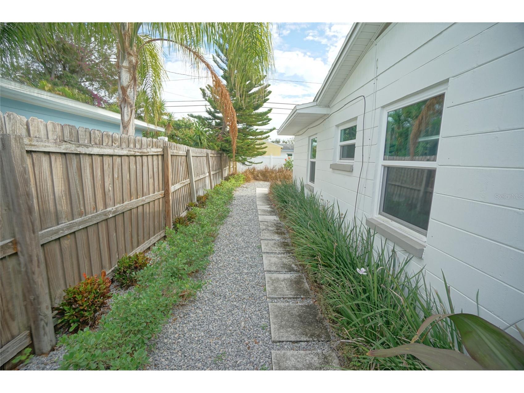 7325 10th Street N Saint Petersburg FL 33702 TB8493267 image25