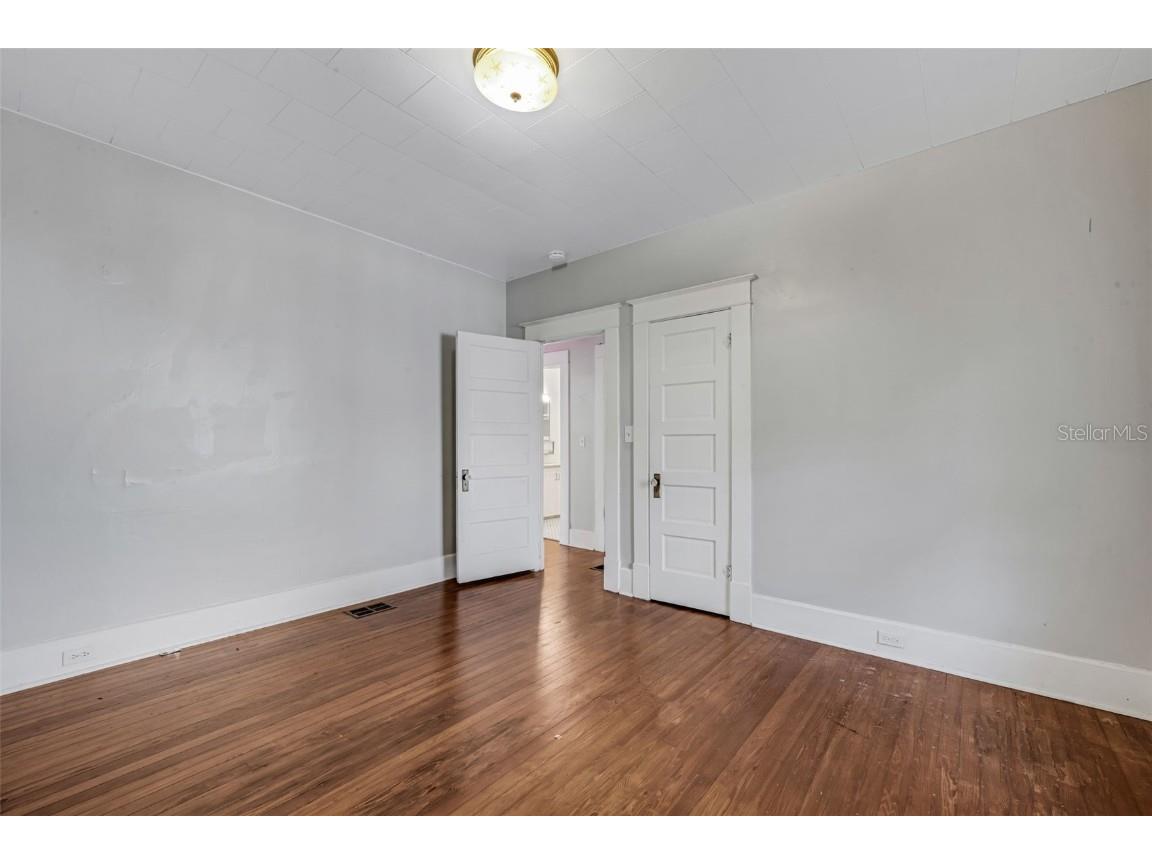 7327 1st Avenue N Saint Petersburg FL 33710 TB8454842 image25