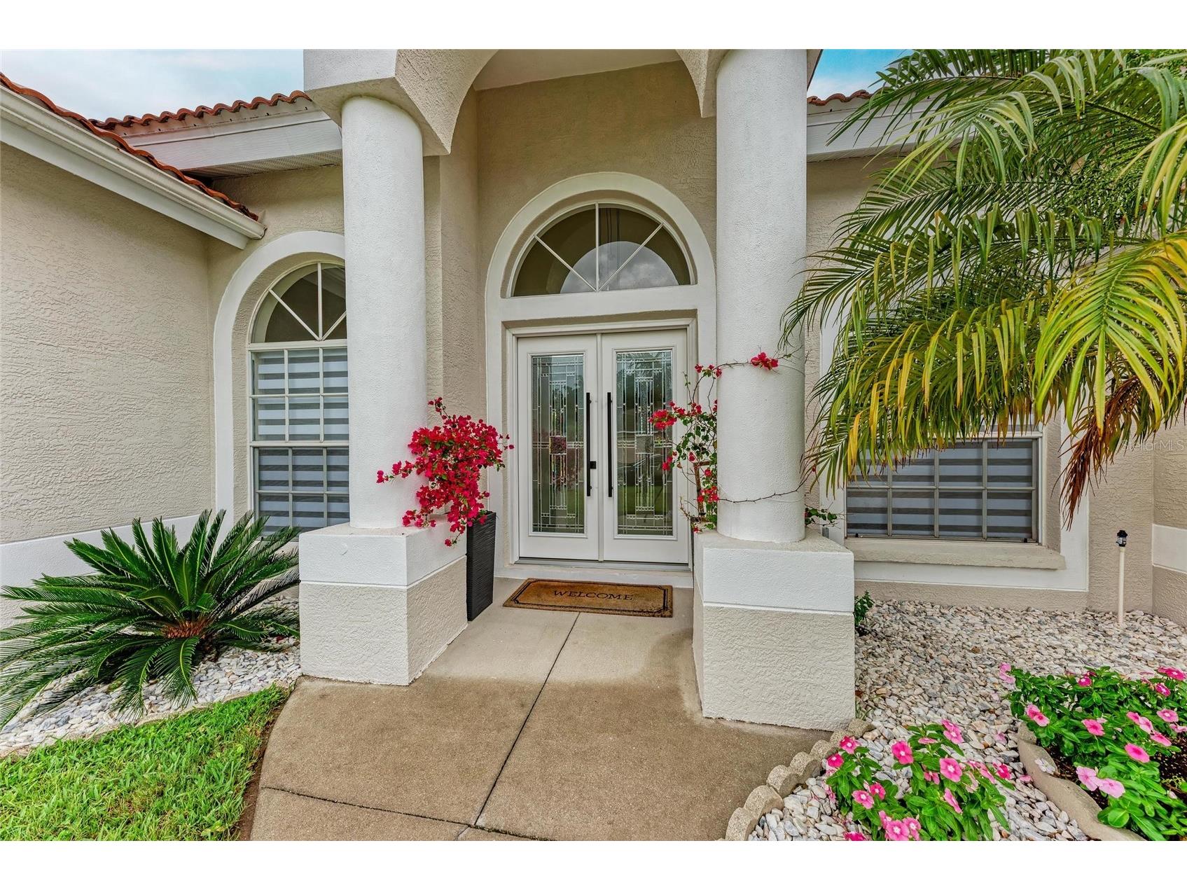 7327 38th Court East Sarasota FL 34243 A4693655 image1