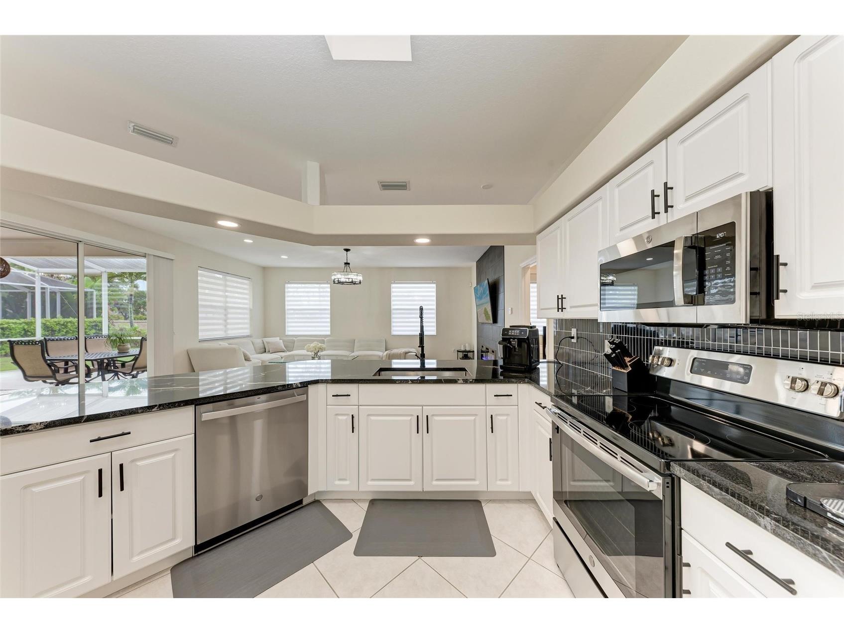 7327 38th Court East Sarasota FL 34243 A4693655 image16