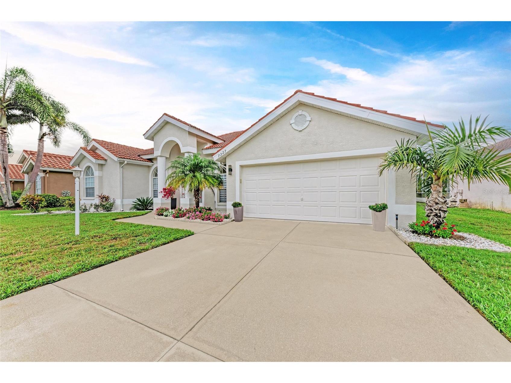 7327 38th Court East Sarasota FL 34243 A4693655 image2