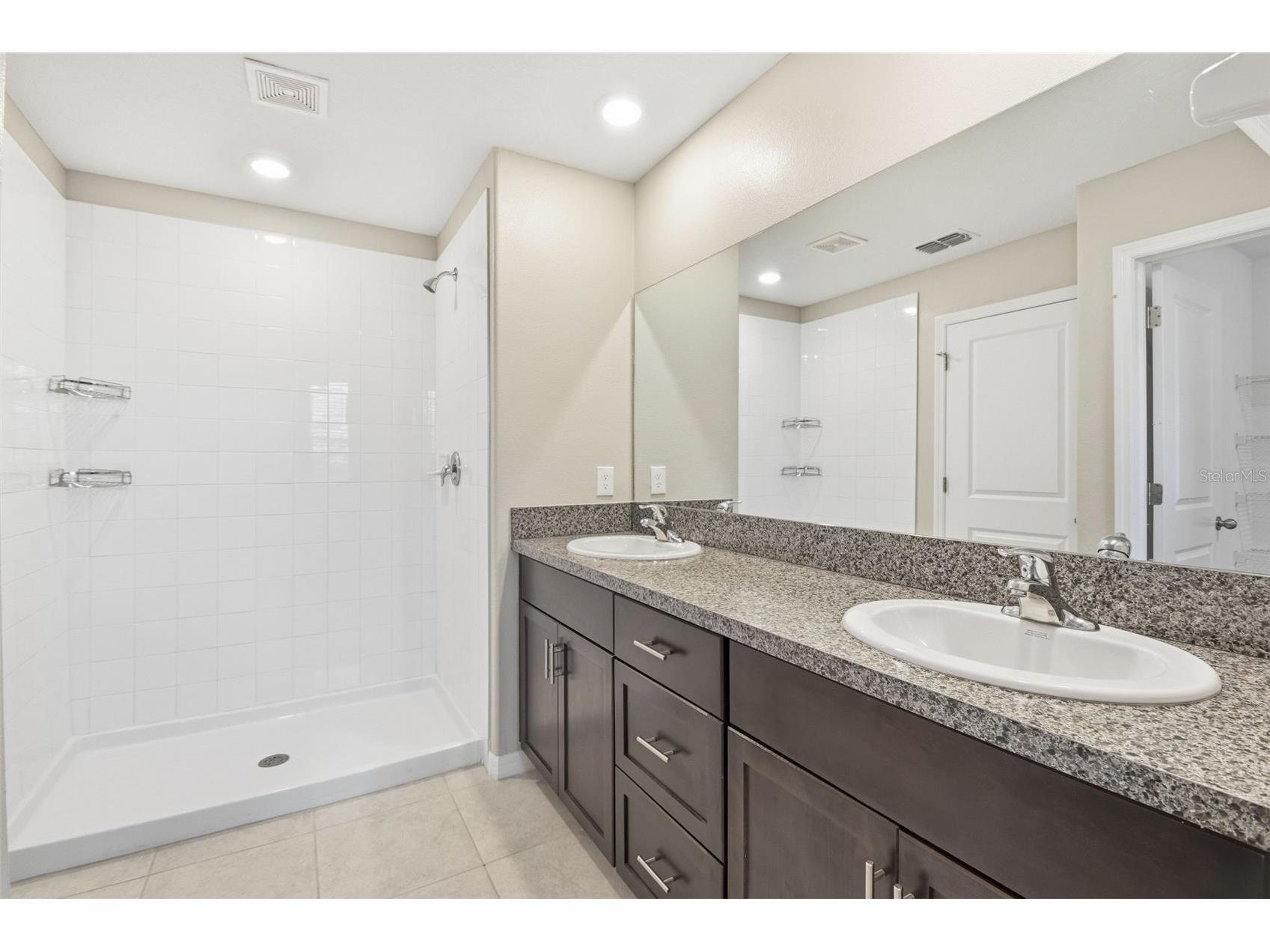 7329 Canterbury Bells Court Tampa FL 33619 O6406572 image54