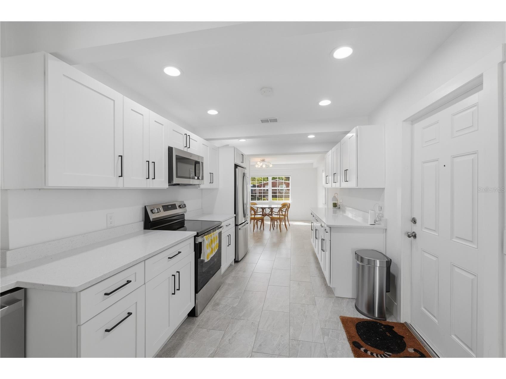 733 61st Avenue NE Saint Petersburg FL 33703 TB8483714 image18