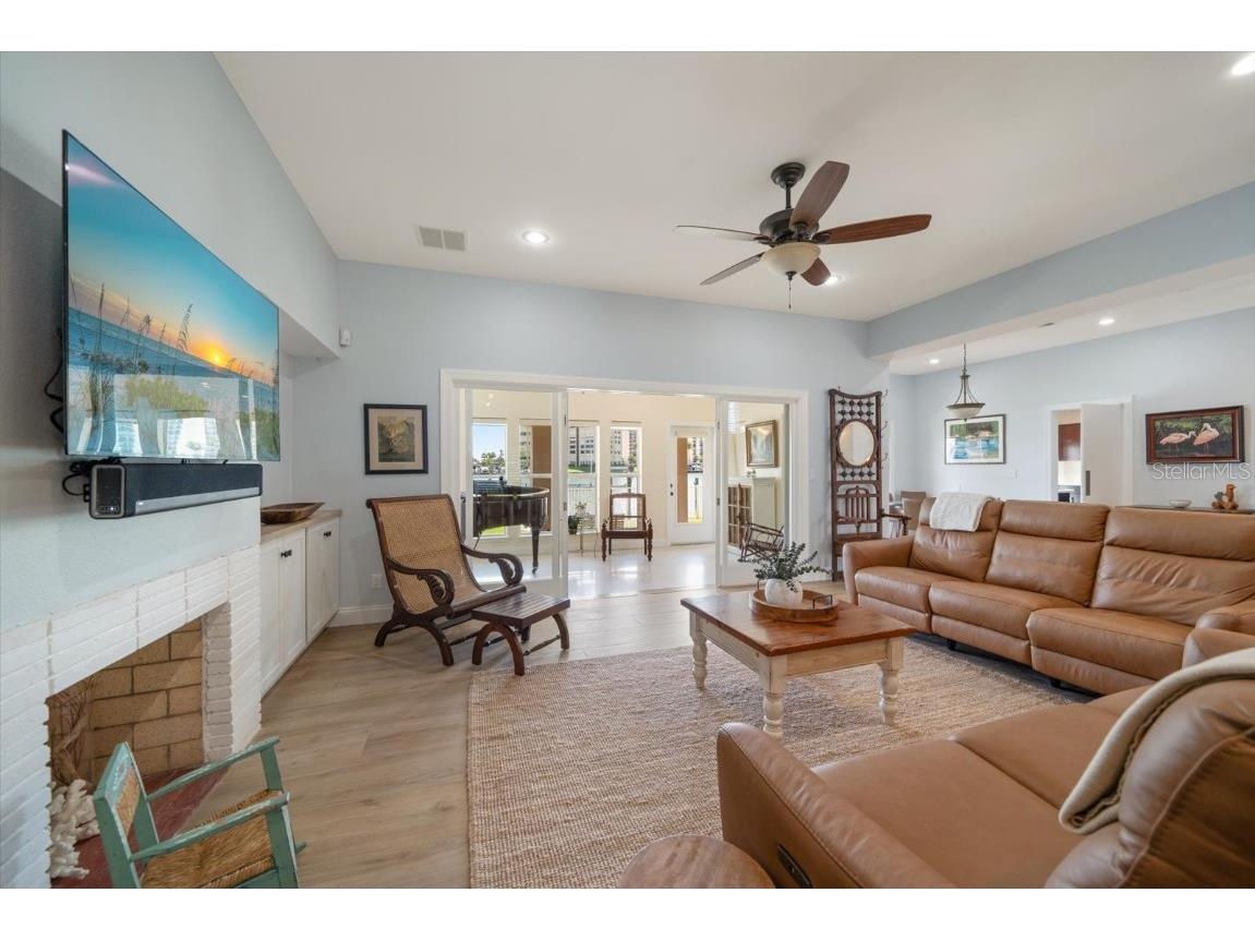 733 Bay Esplanade Clearwater Beach FL 33767 TB8413907 image17