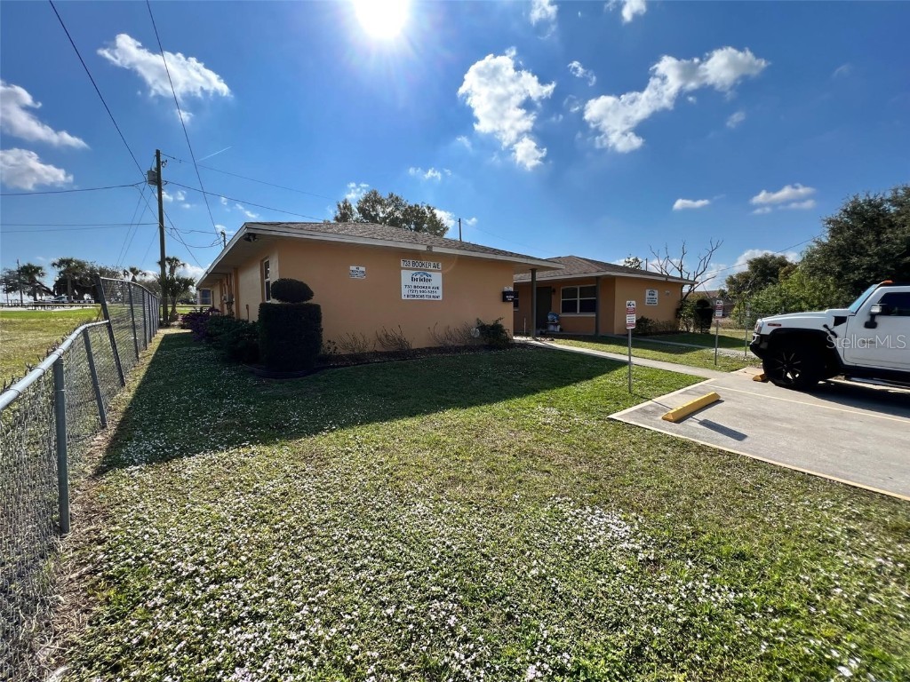 733 Booker Avenue Sebring FL 33870 U8192166 image1
