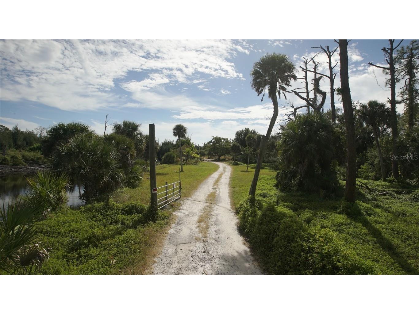 733 Crestwood Road Englewood FL 34223 A4675619 image1