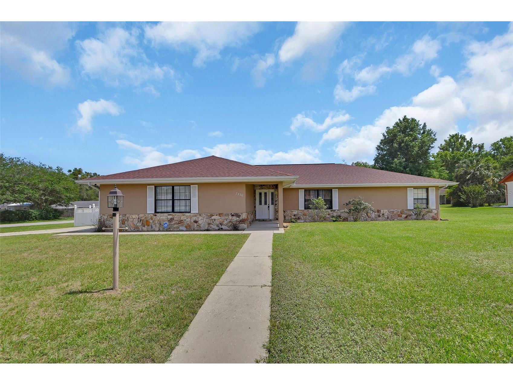 7330 SE 109th Place Belleview FL 34420 V4949442 image1