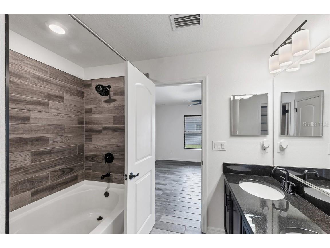 7335 34th Court E Sarasota FL 34243 A4675502 image15