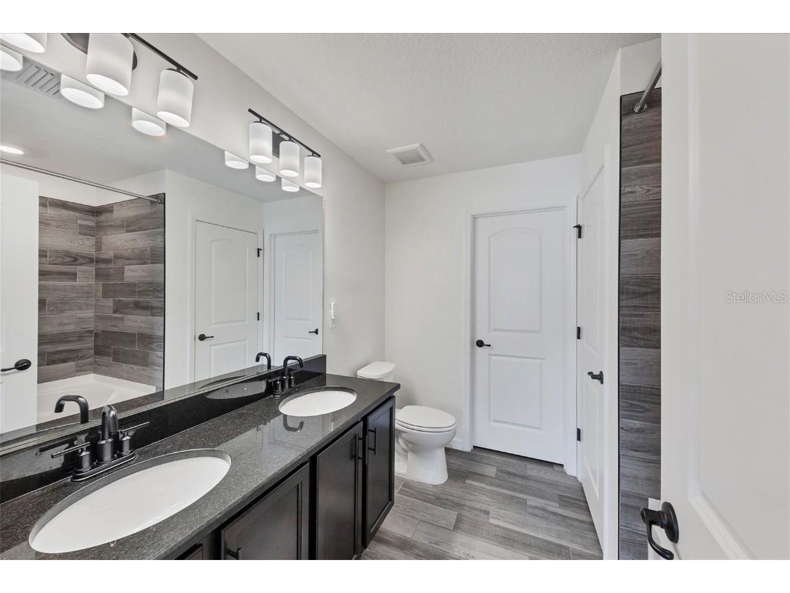 7335 34th Court E Sarasota FL 34243 A4675502 image16