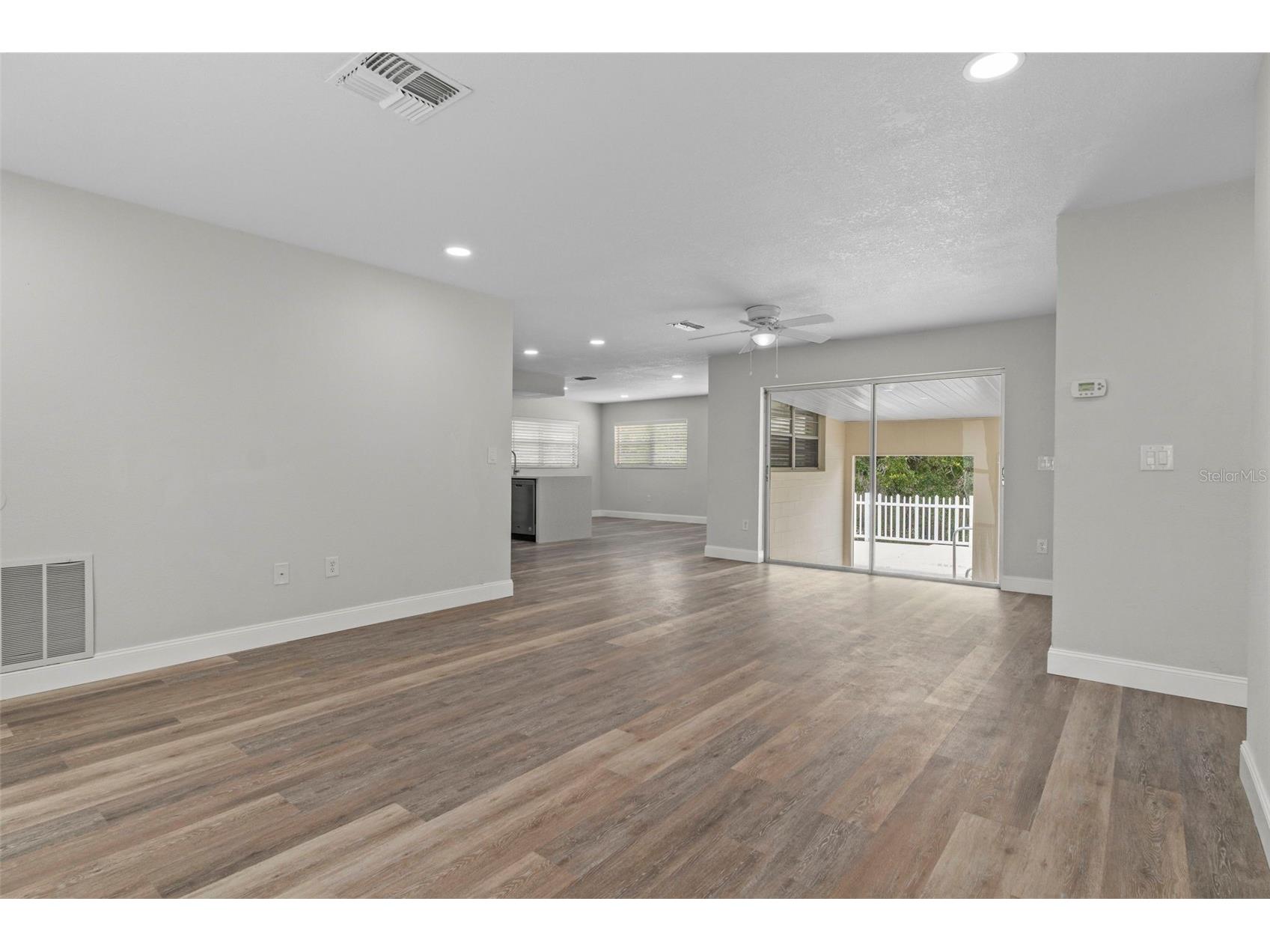 7335 Blackbird Avenue Weeki Wachee FL 34613 W7887290 image11