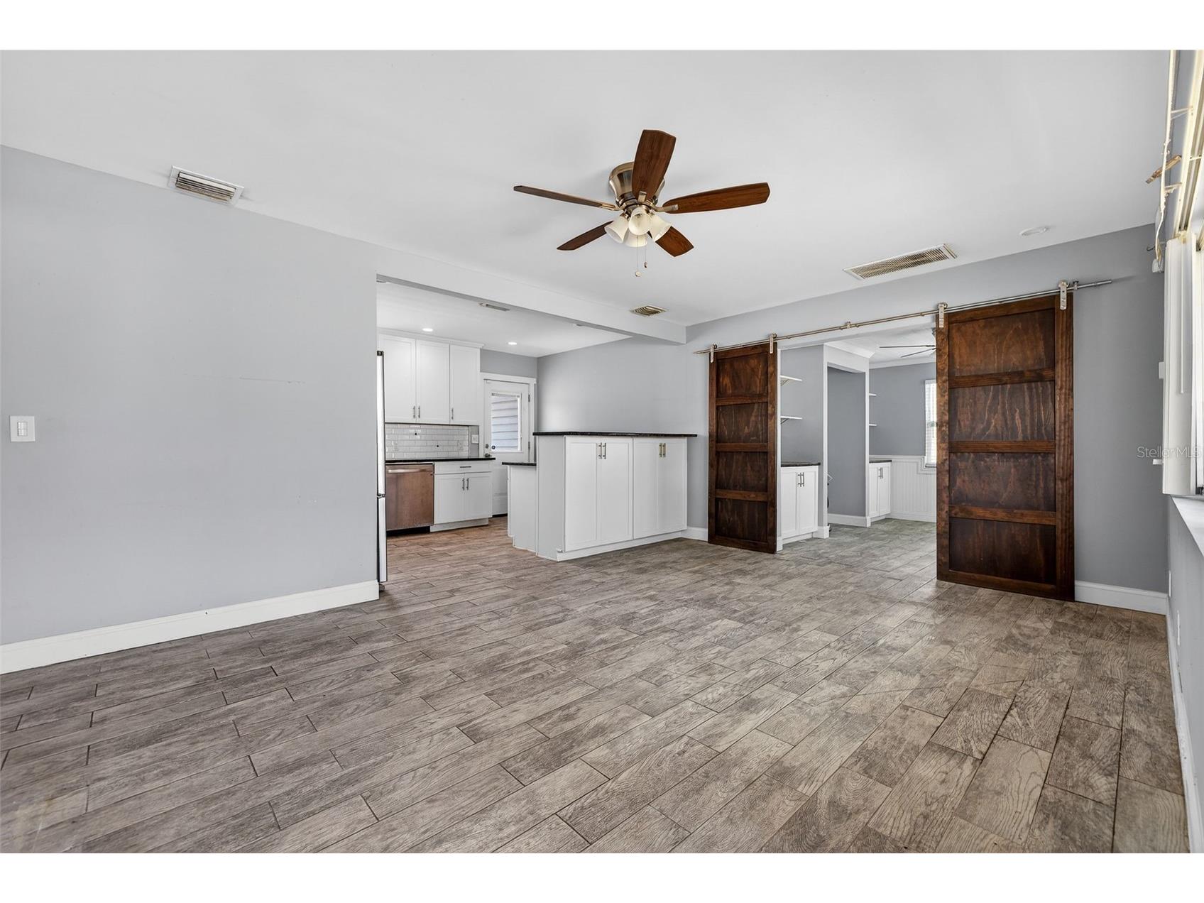 734 40th Avenue NE Saint Petersburg FL 33703 TB8494240 image3