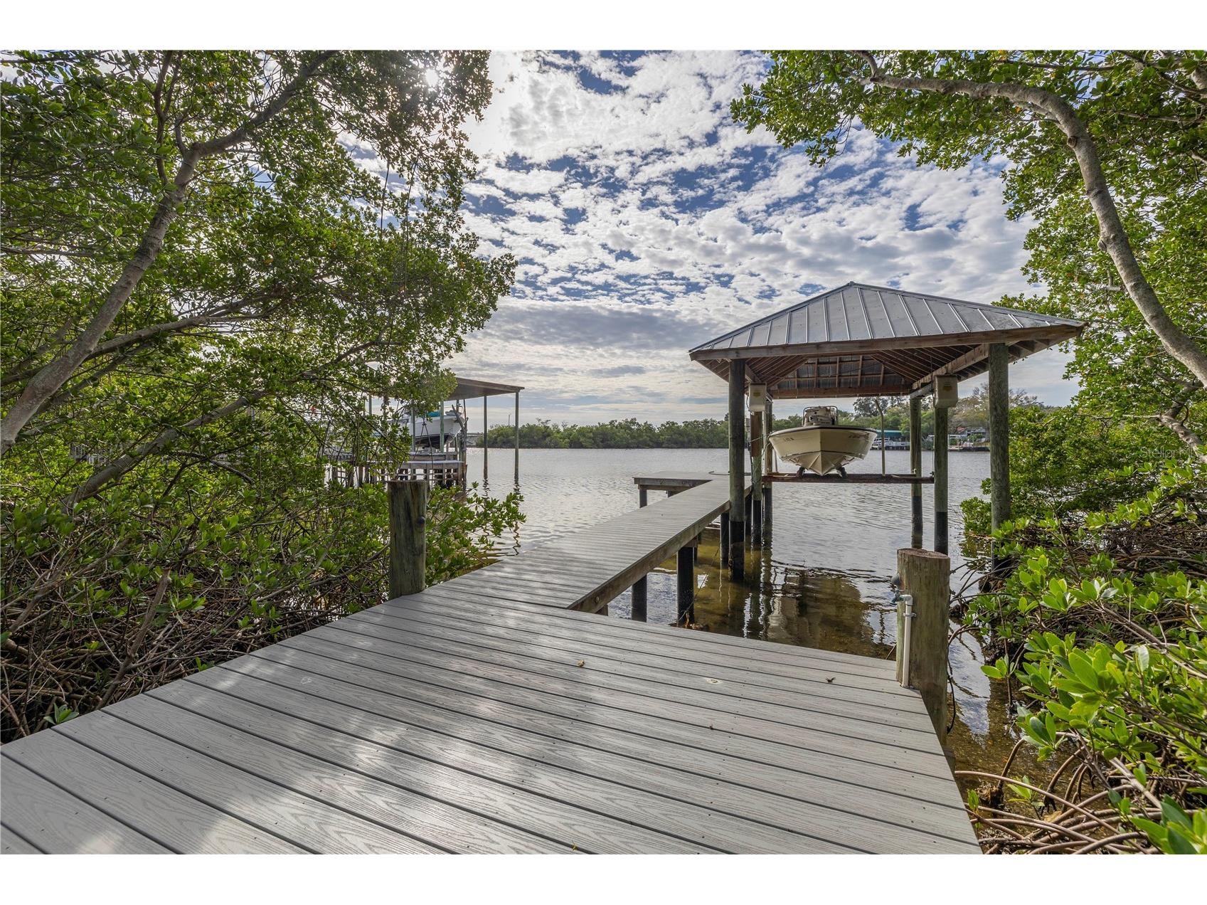 734 Weedon Drive NE Saint Petersburg FL 33702 - RIVIERA BAY TB8472716 image2