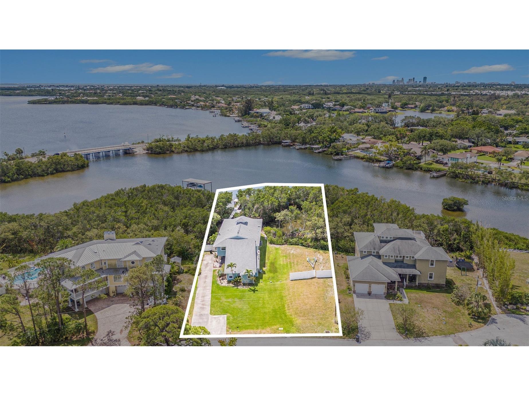 734 Weedon Drive NE Saint Petersburg FL 33702 - RIVIERA BAY TB8472753 image2