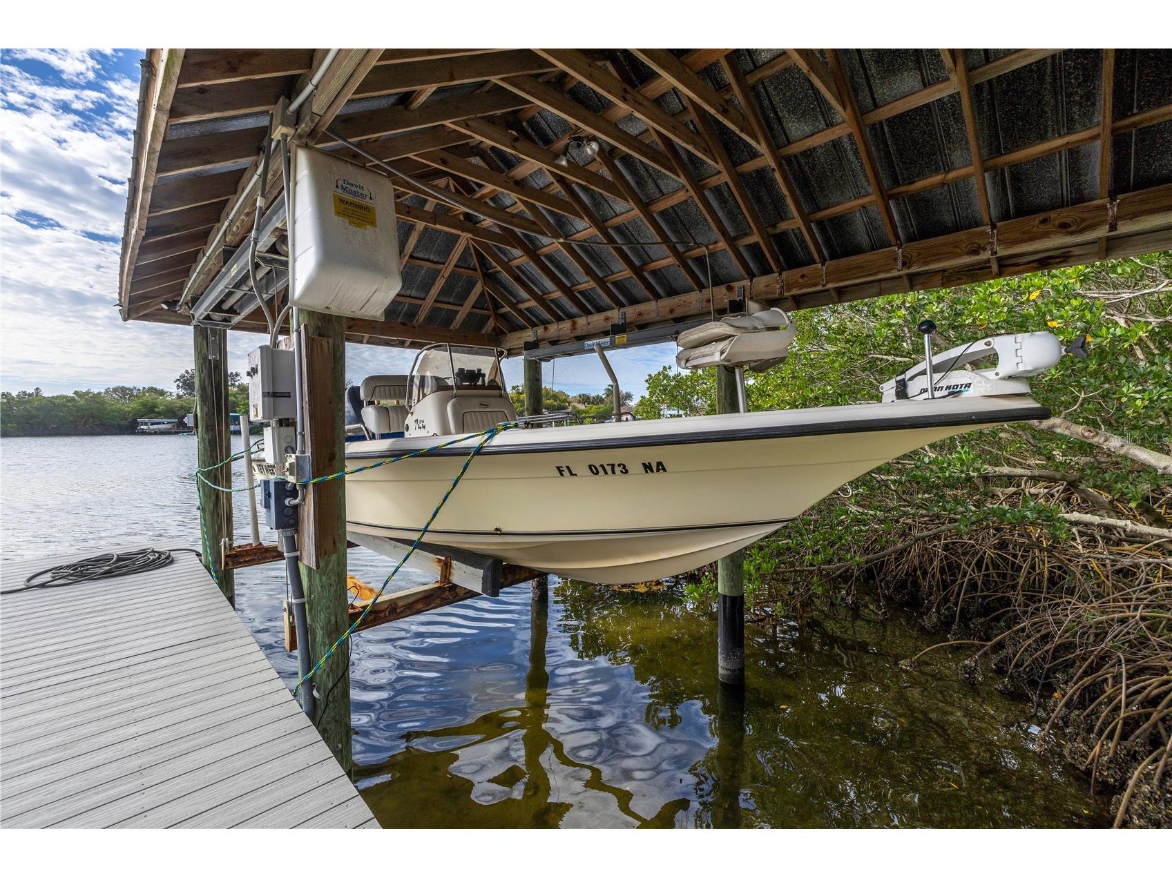 734 Weedon Drive NE Saint Petersburg FL 33702 - RIVIERA BAY TB8472753 image3