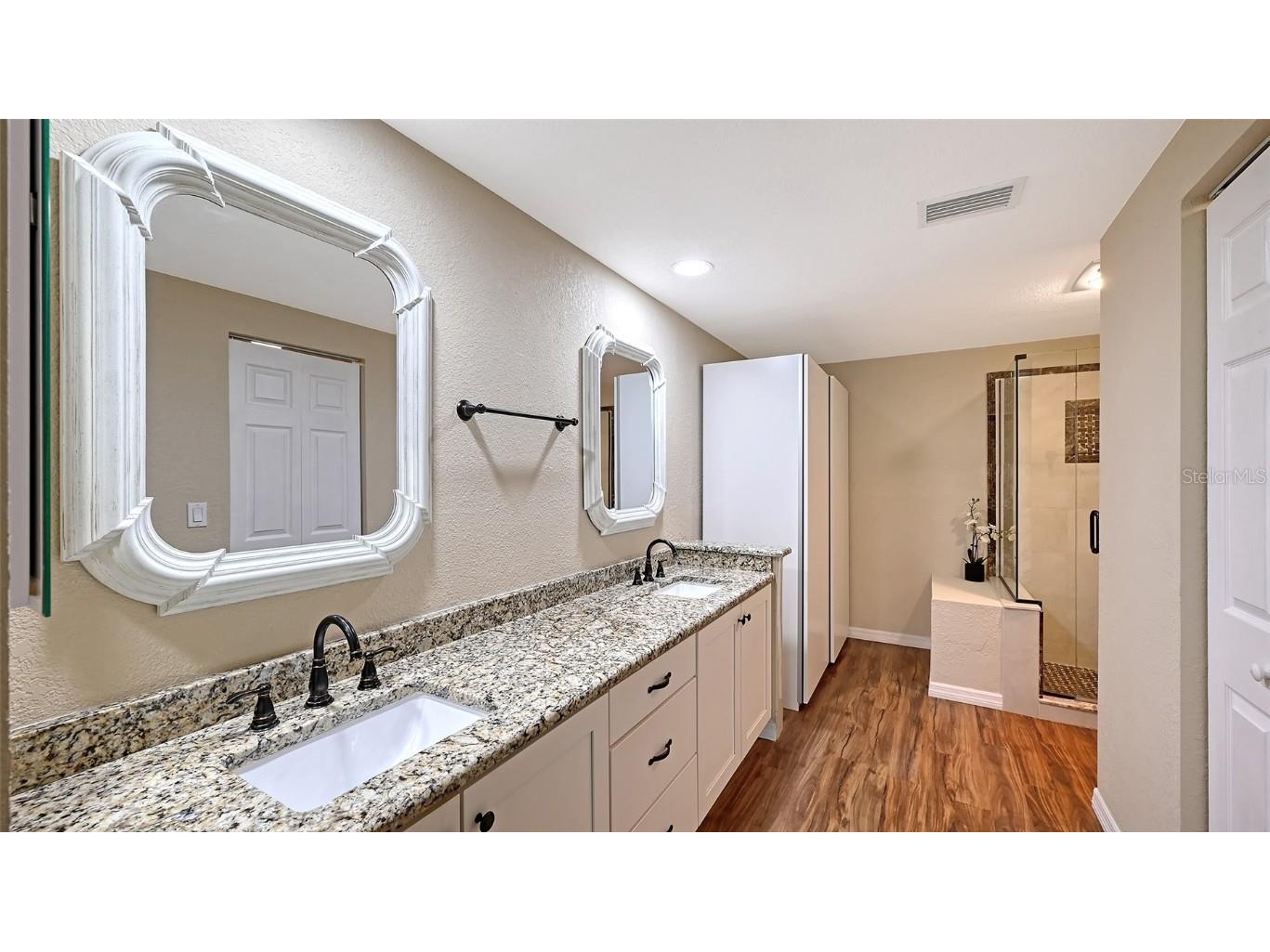 7340 Golf Pointe Circle Sarasota FL 34243 A4664716 image27