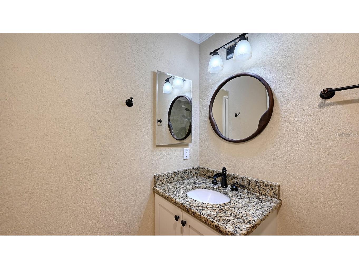 7340 Golf Pointe Circle Sarasota FL 34243 A4664716 image34