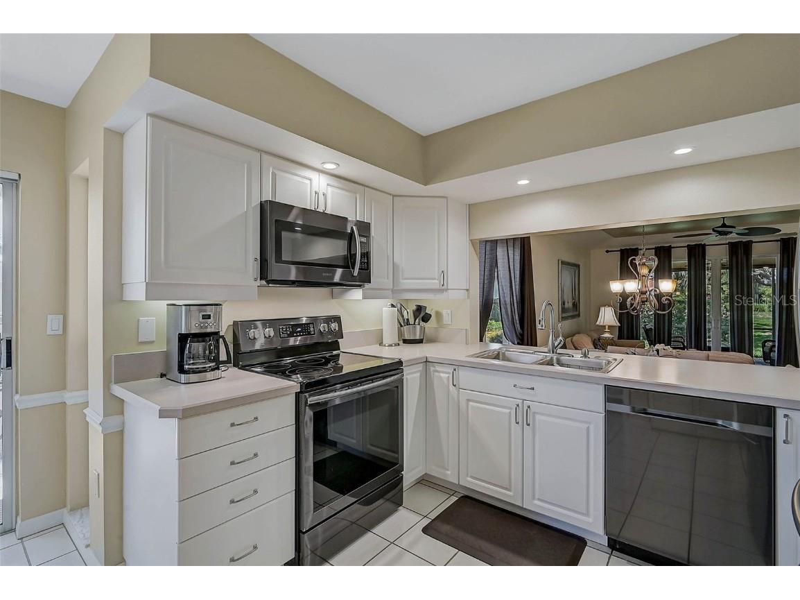 7341 Golf Pointe Circle Sarasota FL 34243 A4660915 image13