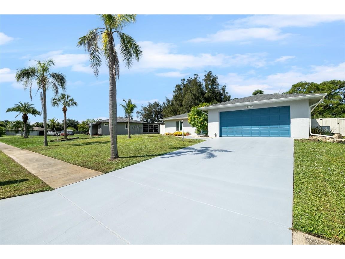 7342 Uranus Drive Sarasota FL 34243 A4636016 image1