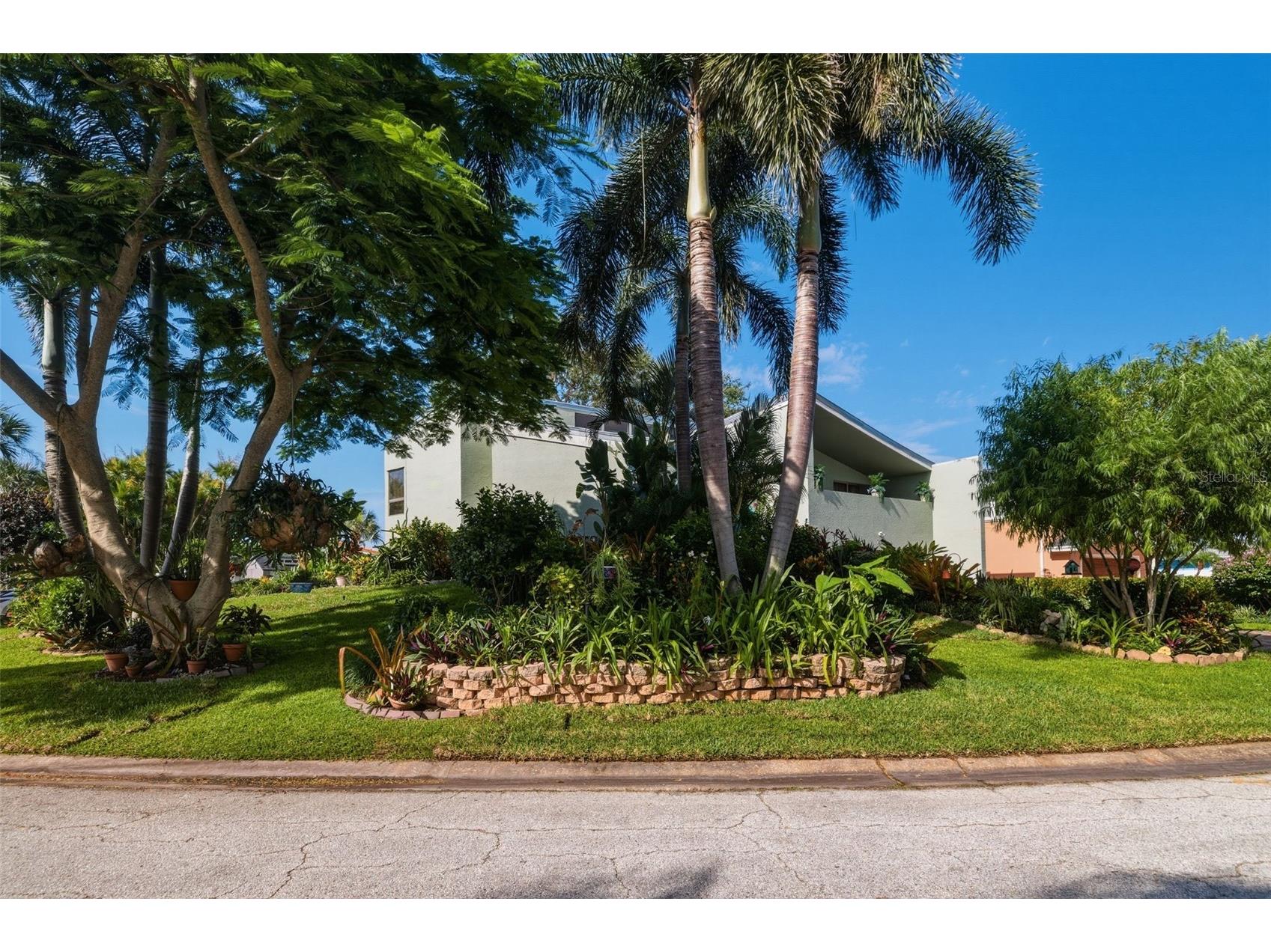 735 79th Circle S Saint Petersburg FL 33707 TB8521145 image4
