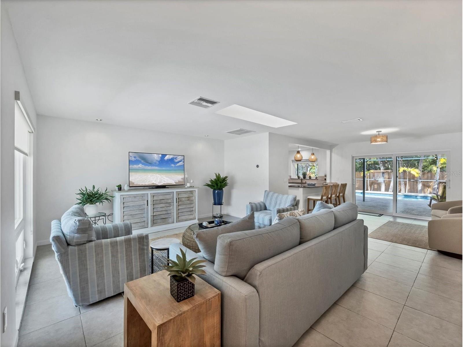 735 Birdsong Lane Sarasota FL 34242 A4660352 image6