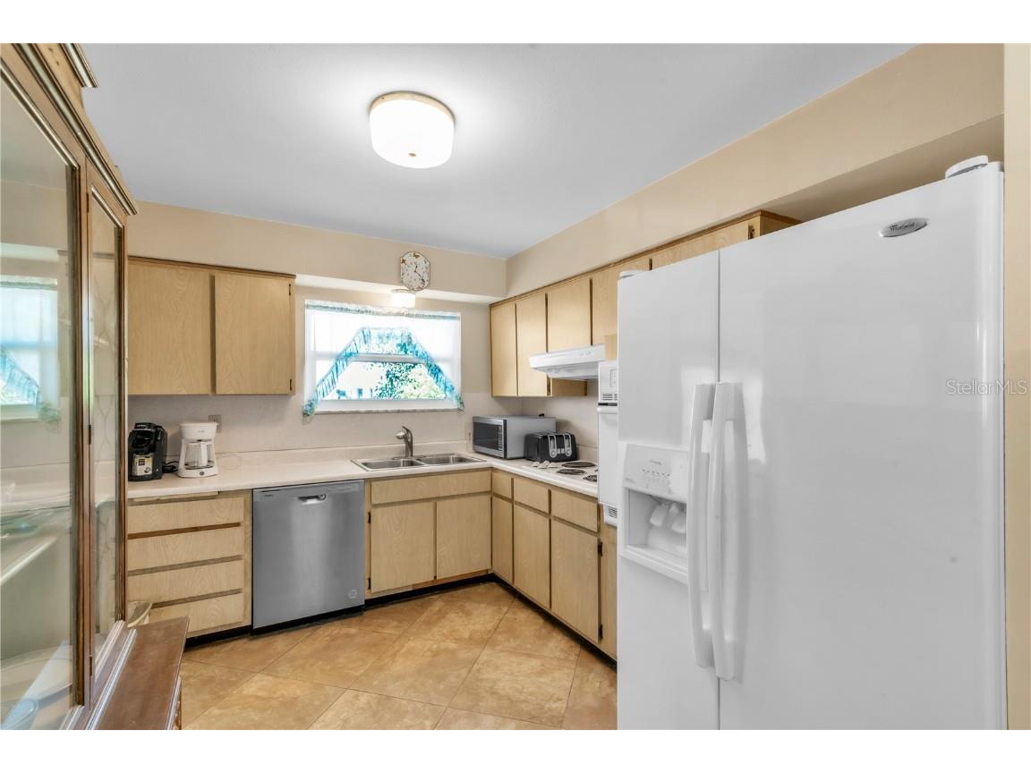 735 Torrey Pines Avenue Sun City Center FL 33573 TB8446676 image16