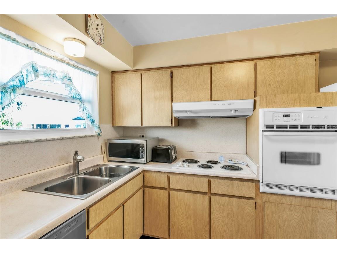 735 Torrey Pines Avenue Sun City Center FL 33573 TB8446676 image17