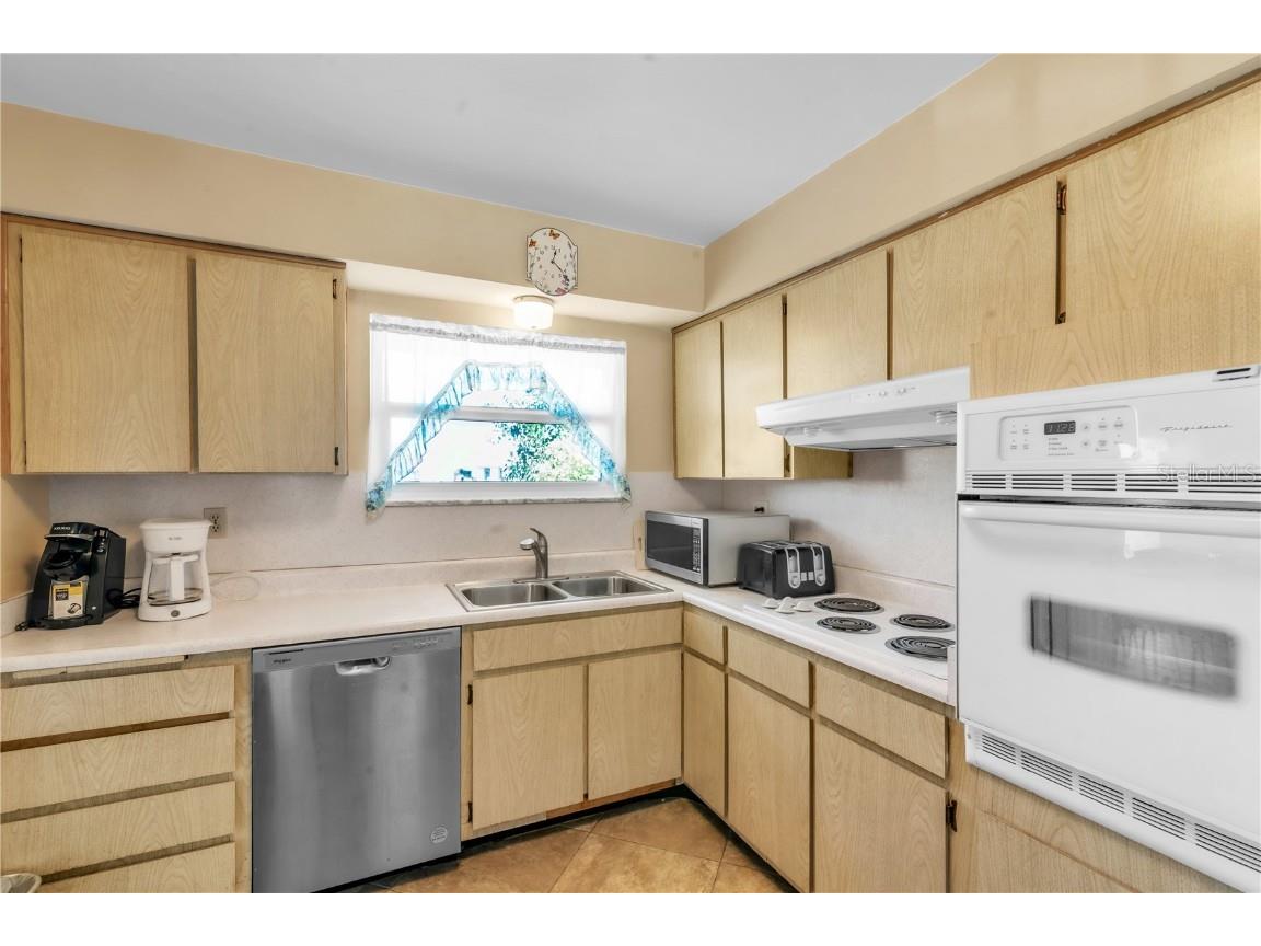 735 Torrey Pines Avenue Sun City Center FL 33573 TB8446676 image18