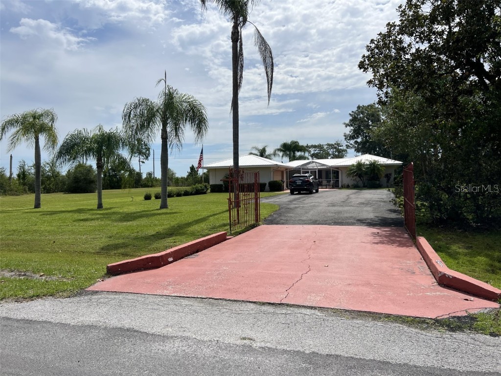 7351 Limonia Drive Lake Wales FL 33898 - LAKE WALK IN WATER P4926151 image1