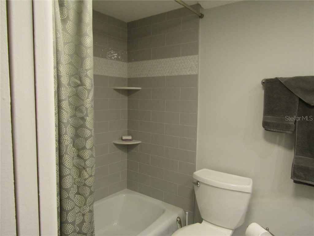 7351 W Country Club Drive N #202 Sarasota FL 34243 A4618843 image16