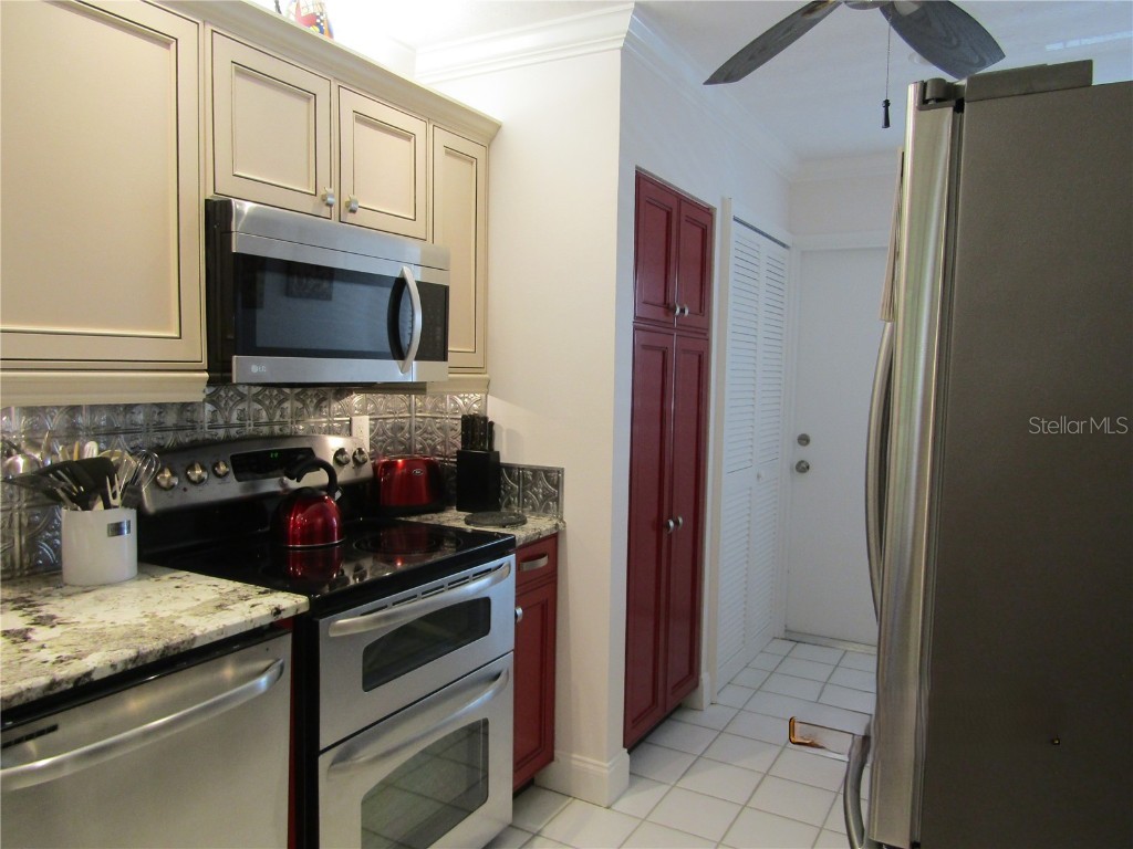 7351 W Country Club Drive N #202 Sarasota FL 34243 A4618843 image3