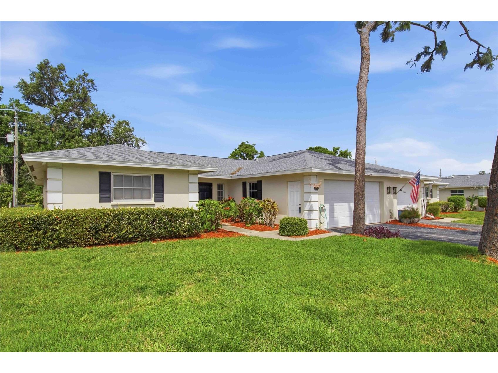 7354 W Country Club Drive N Sarasota FL 34243 A4689516 image1