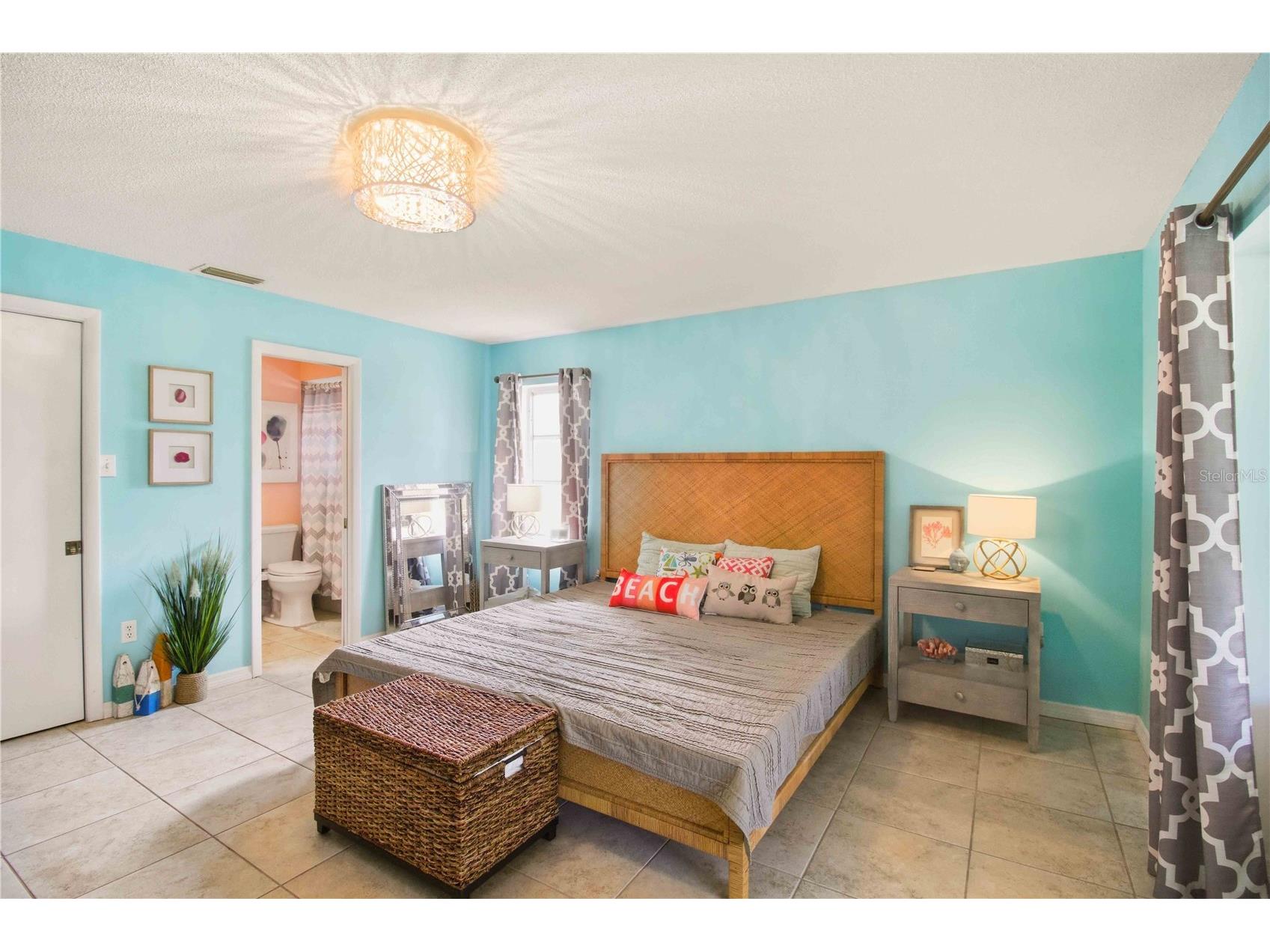 7354 W Country Club Drive N Sarasota FL 34243 A4689516 image22