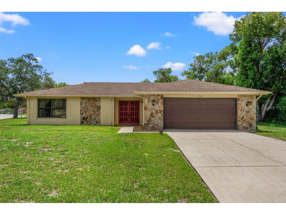 7358 Glen Cove Road Weeki Wachee FL 34613 W7867194 image1