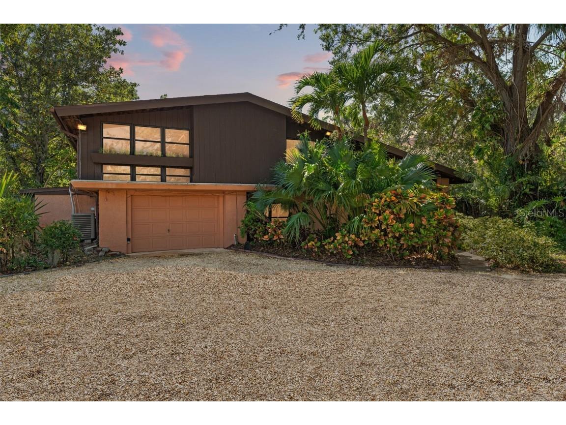 736 69th Avenue S Saint Petersburg FL 33705 TB8321080 image1