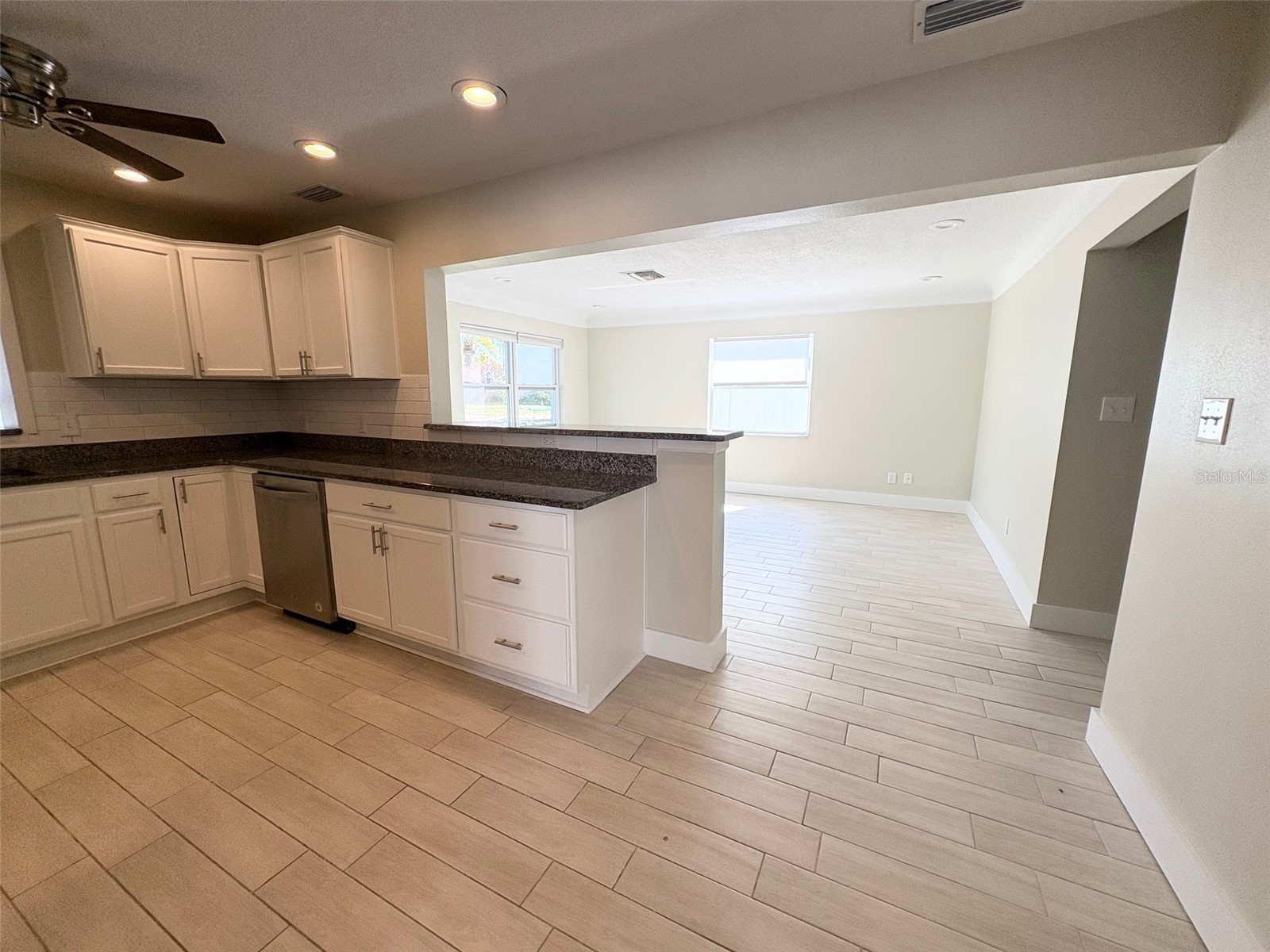 736 86th Avenue N Saint Petersburg FL 33702 TB8491571 image9