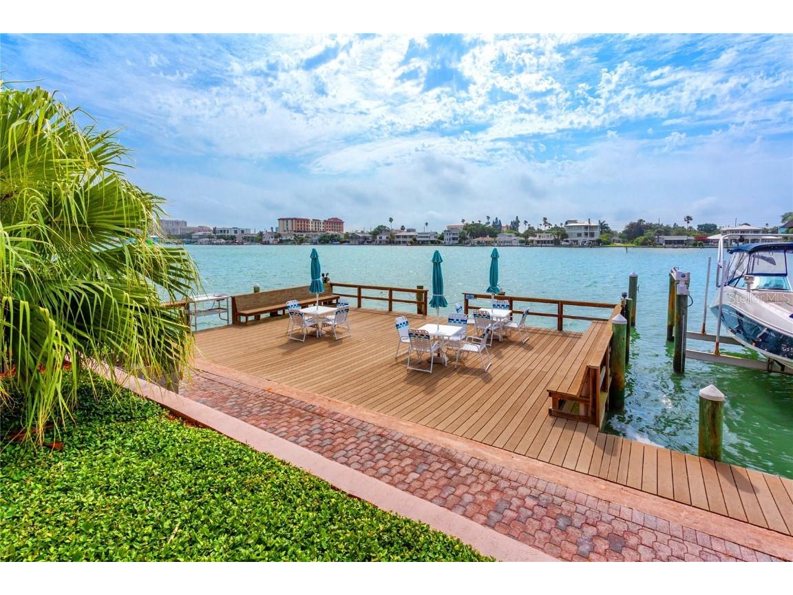 736 Island Way #201 Clearwater Beach FL 33767 - MANDALAY CHANNEL TB8461051 image2